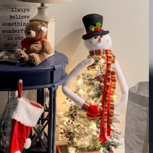 Snowman hug Christmas Tree Topper New, Qty 1